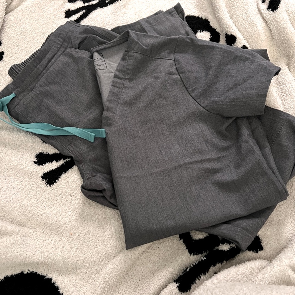 Figs graphite Casma xs top/small Yola skinny